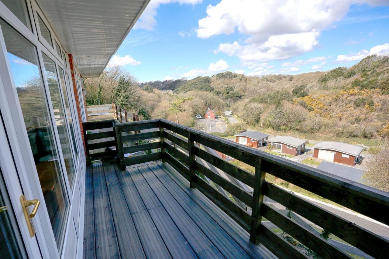 Caswell Beach Chalet 70 Located In Gower Peninsula Swansea Bagian luar foto