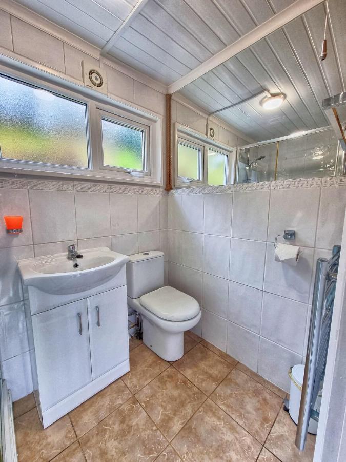Caswell Beach Chalet 70 Located In Gower Peninsula Swansea Bagian luar foto