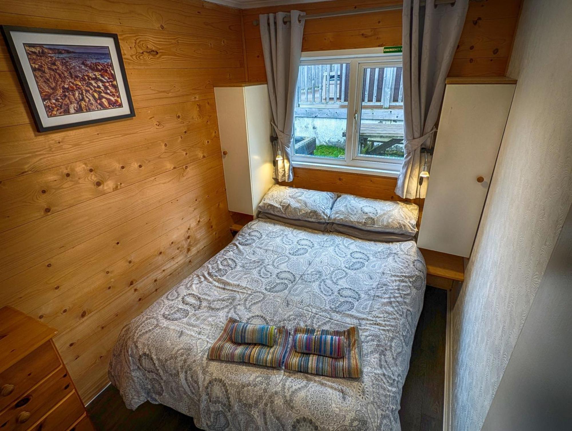 Caswell Beach Chalet 70 Located In Gower Peninsula Swansea Bagian luar foto